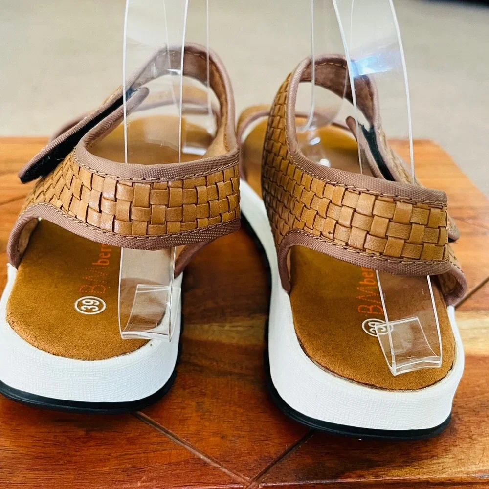 Bernie Mev New York Tan Woven Platform Sandals Womens Size 39/8‎ Hook Loop Strap